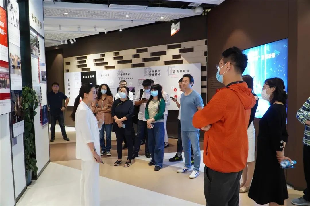 		媒体走进中建材 | 高质量党建引领高质量生长典范宣传国资委组织媒体走进北新建材_企业动态_尊龙凯时集团有限公司	