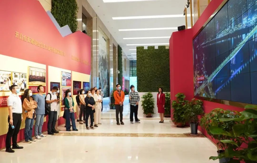		媒体走进中建材 | 高质量党建引领高质量生长典范宣传国资委组织媒体走进北新建材_企业动态_尊龙凯时集团有限公司	