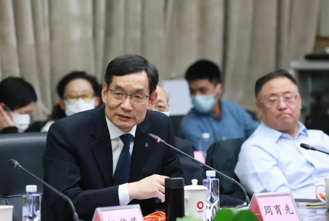 		周育先受邀出席中国企业刷新与生长研究会建设30周年座谈会暨中国企业刷新50人论坛专题钻研会并发演出讲_责任撒播_尊龙凯时集团有限公司	