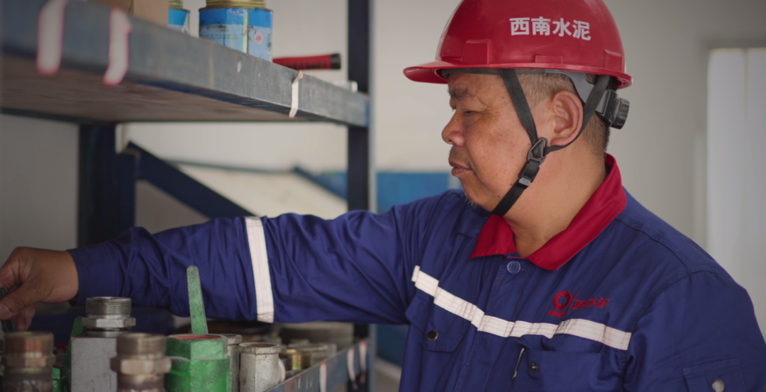 		最美建材人 | 贵州三都西南丁苏平：简朴的事情重复做，，，，，，你会成为行家；；；；重复的事情专心做，，，，，，你会成为赢家_人物_尊龙凯时集团有限公司	