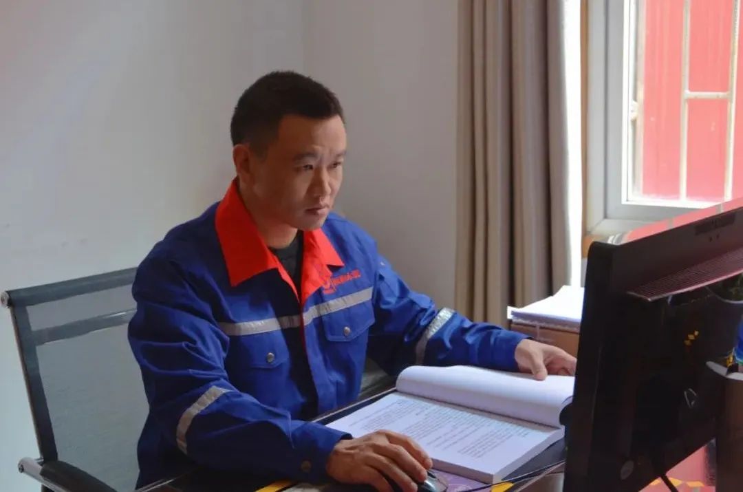 		最美建材人 | 云南远东水泥张伟：在热爱中度过有苦有累、有功有趣的十六年_人物_尊龙凯时集团有限公司	