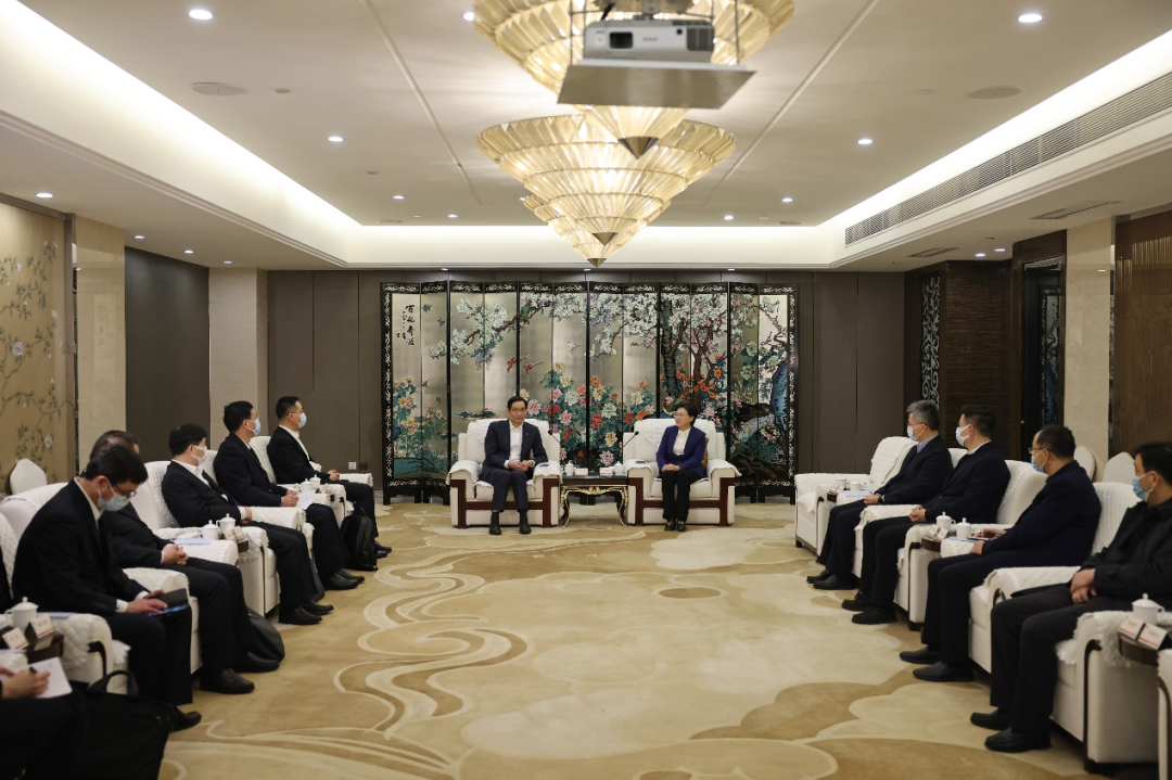 		周育先拜会江苏省委向导，，，，双方签约战略相助协议_尊龙凯时要闻_尊龙凯时集团有限公司	