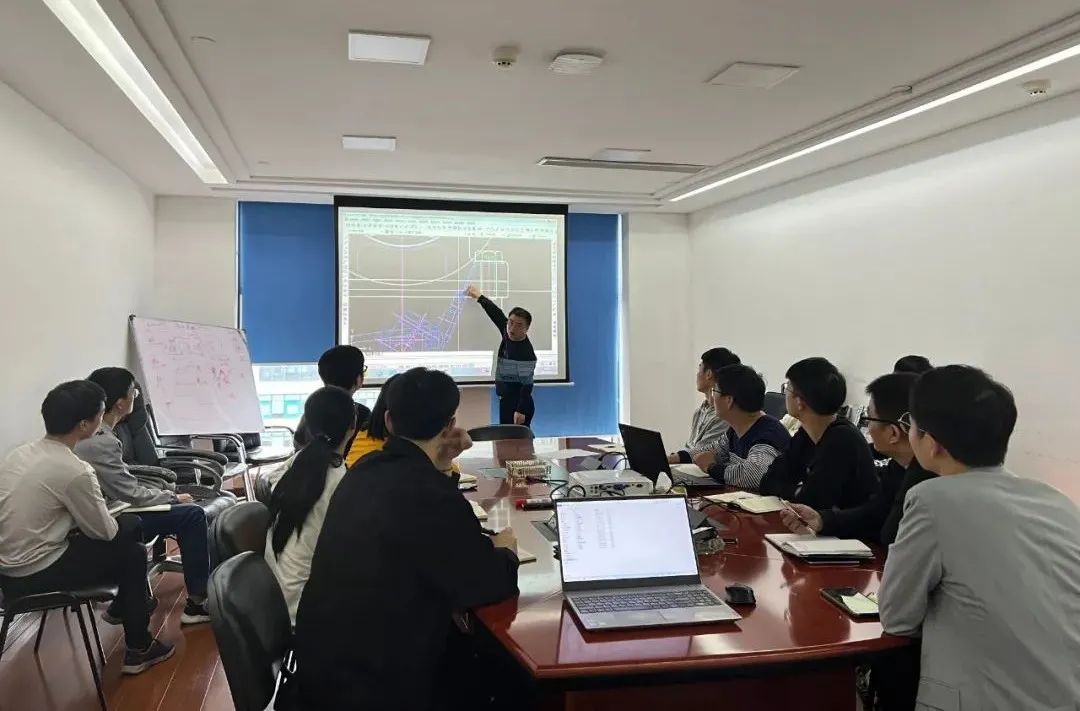 		最美建材人 | 杭州机电院文海平：勇于钻研、乐于贡献的“发明人”_人物_尊龙凯时集团有限公司	
