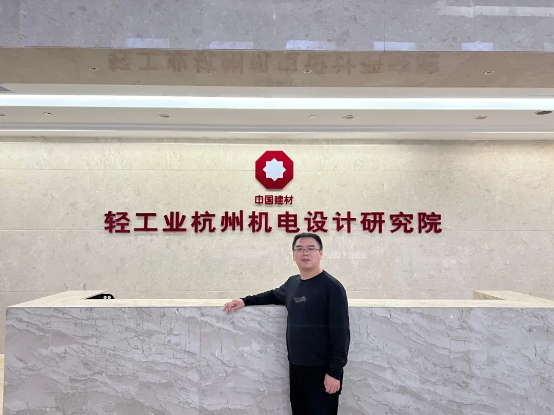		最美建材人 | 杭州机电院文海平：勇于钻研、乐于贡献的“发明人”_人物_尊龙凯时集团有限公司	
