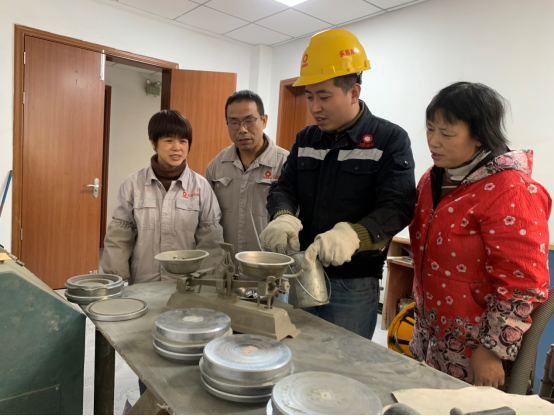 		最美建材人 | 乐昌中建材巩鹏：字斟句酌的质量“把关人”_人物_尊龙凯时集团有限公司	