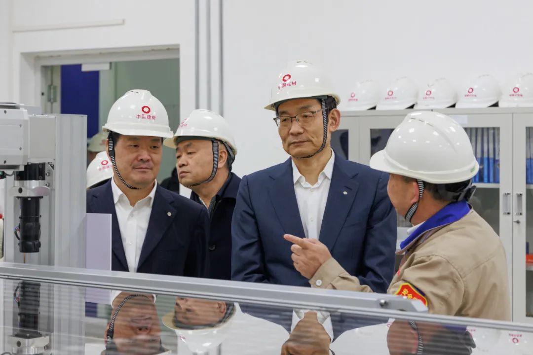 		周育先到蚌埠中光电慰问调研_尊龙凯时要闻_尊龙凯时集团有限公司	
