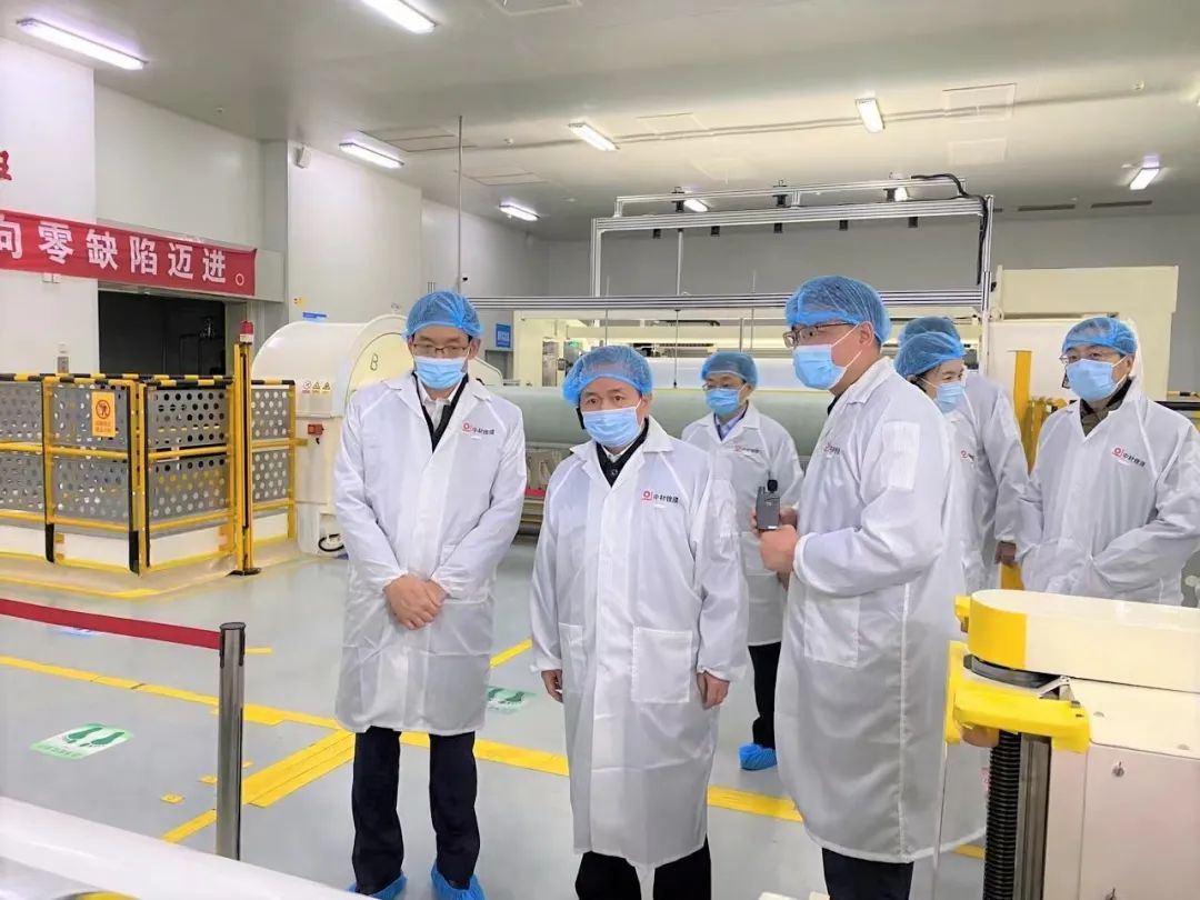 		周育先陪同山东省委书记李干杰赴中材锂膜调研_幻灯片_尊龙凯时集团有限公司	