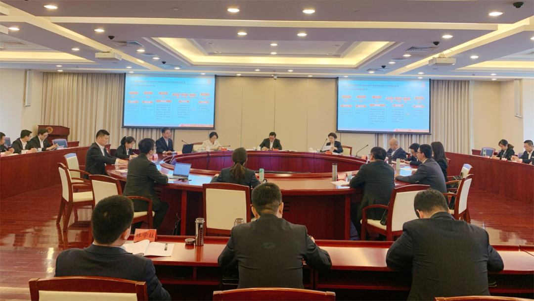 		李新华在中央党校（国家行政学院）与集团第十三期中青班座谈交流_尊龙凯时要闻_尊龙凯时集团有限公司	