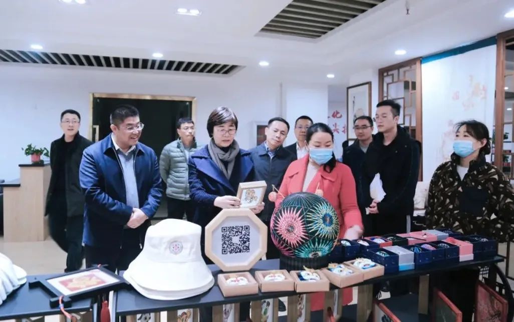 		再交优异答卷！尊龙凯时获中央单位定点帮扶事情最高评价等次“好”！_幻灯片_尊龙凯时集团有限公司	