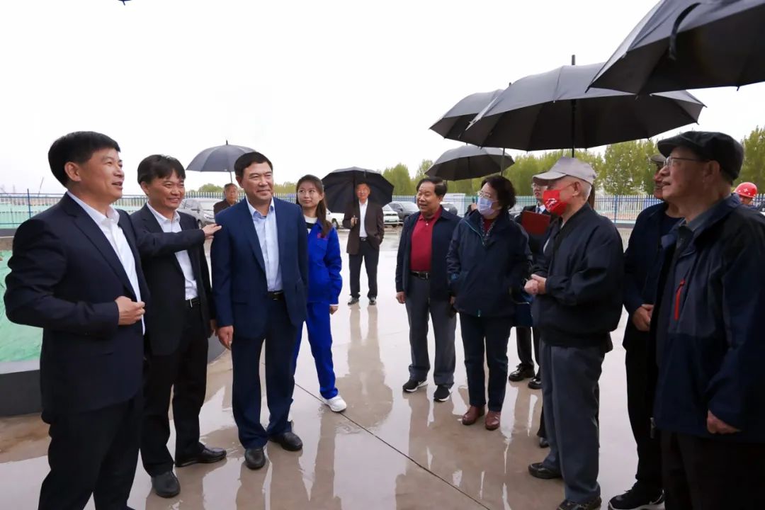 		百年耀华 | 一经的青年们，，，，再聚耀华共话新生长_企业动态_尊龙凯时集团有限公司	