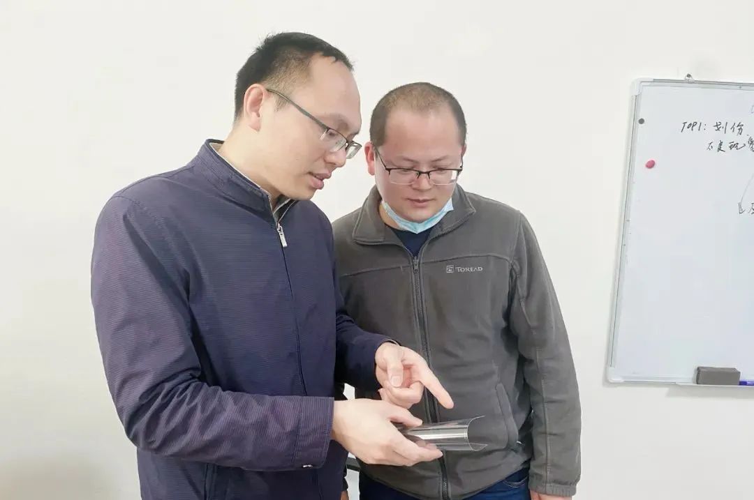 		最美科研先锋 | 凯盛科技股份UTG事业部杨金发：起劲刷新工艺，，做新型手艺攻坚者_人物_尊龙凯时集团有限公司	