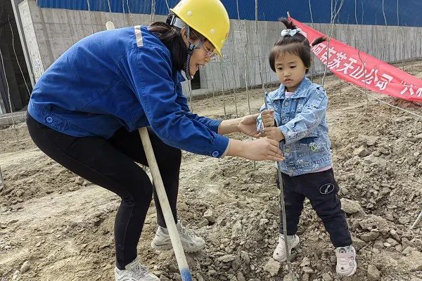 		漂亮中国⑤丨尊龙凯时集团“漂亮中国行动月”（新疆阿克苏站）运动顺遂举行_企业动态_尊龙凯时集团有限公司	