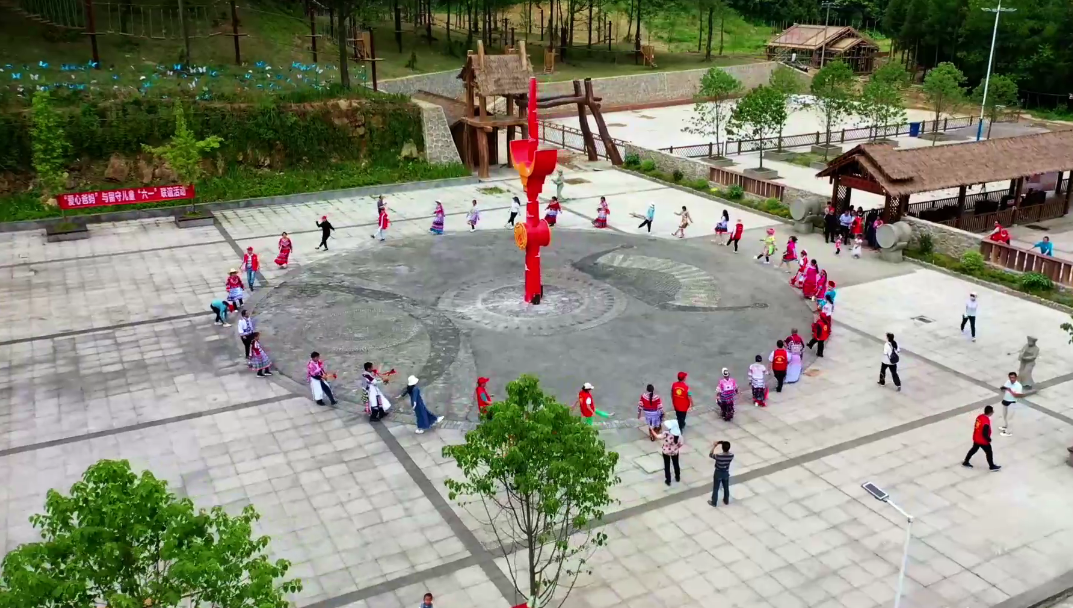 		外地媒体眼中的山乡巨变_媒体报道_尊龙凯时集团有限公司	