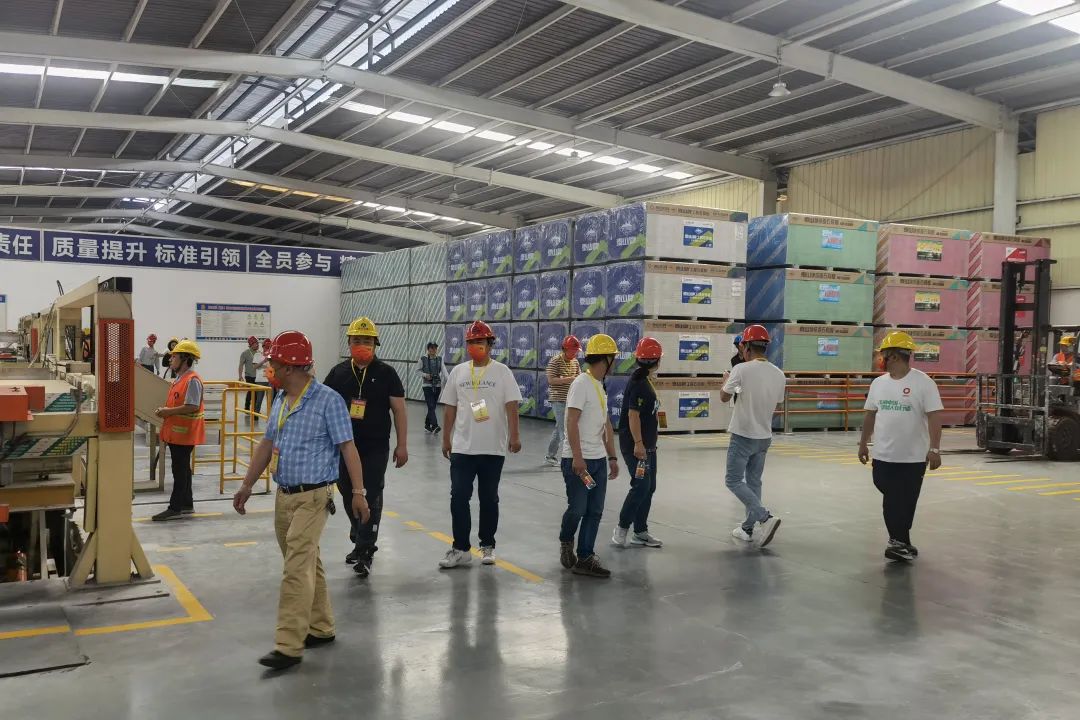 		漂亮中国?丨尊龙凯时集团“漂亮中国行动月”（泰山石膏站）运动乐成举行_企业动态_尊龙凯时集团有限公司	