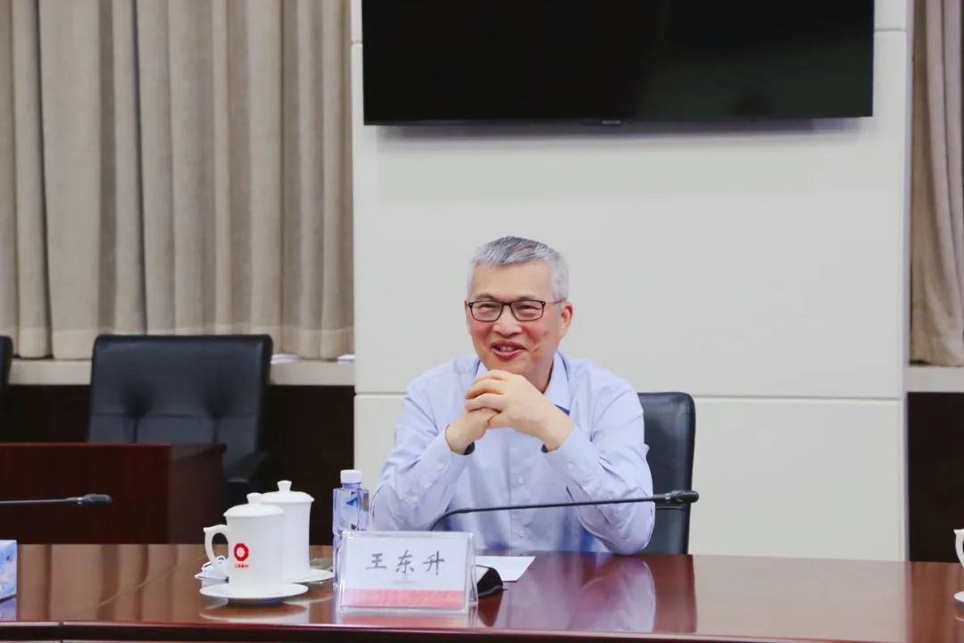 		周育先会见奕斯伟集团董事长王东升一行_尊龙凯时要闻_尊龙凯时集团有限公司	