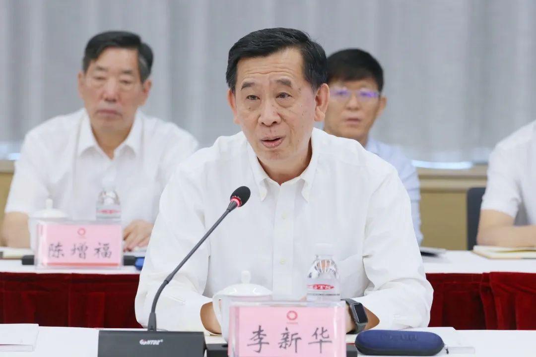 		李新华出席中材国际与中国巨石会见交流会_尊龙凯时要闻_尊龙凯时集团有限公司	