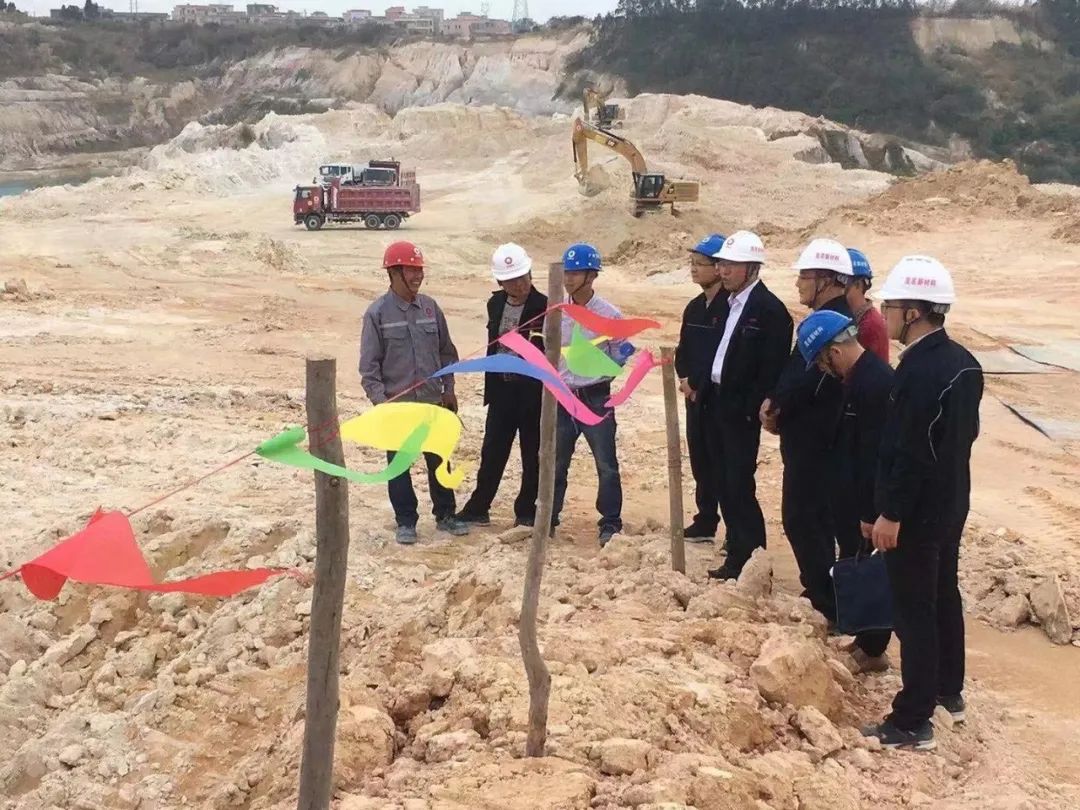 		最美一线劳模 | 地勘中心茂名新质料张伟宏：铁骨硬汉诠释敬业贡献_人物_尊龙凯时集团有限公司	