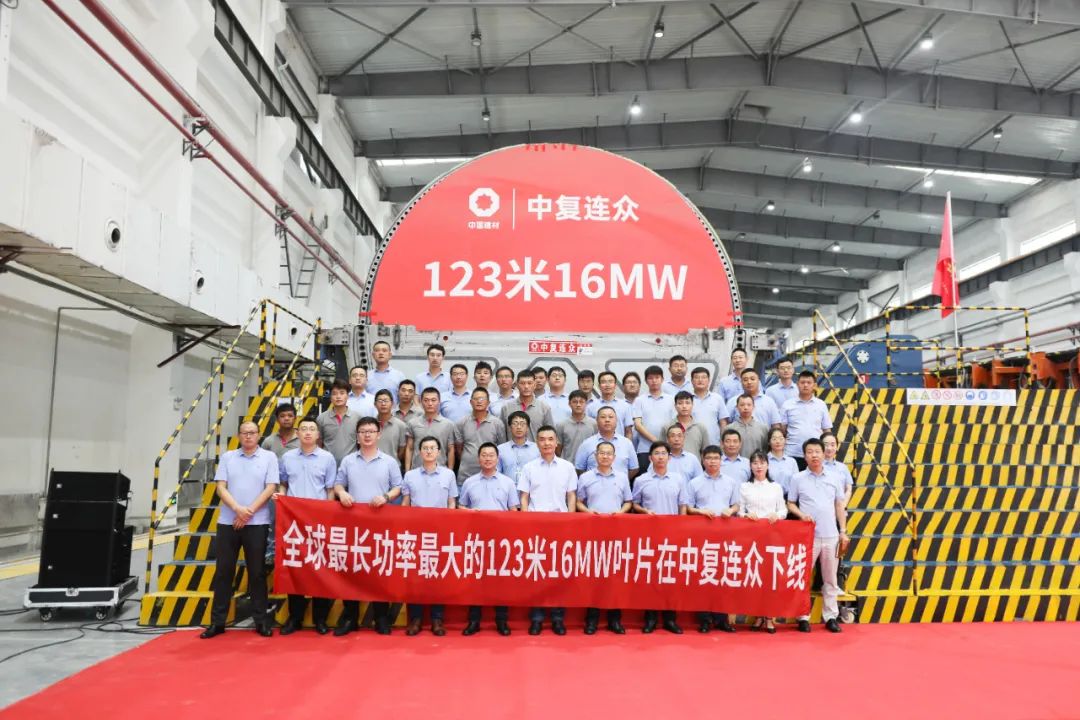 		123米！全球最长风电叶片乐成下线！_企业动态_尊龙凯时集团有限公司	