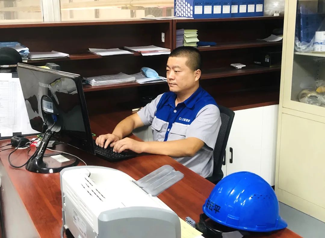  最美工程手艺职员｜北新建材白云平：勇于继续作为 做不负时代的斗争者_斗争有我_尊龙凯时集团有限公司 