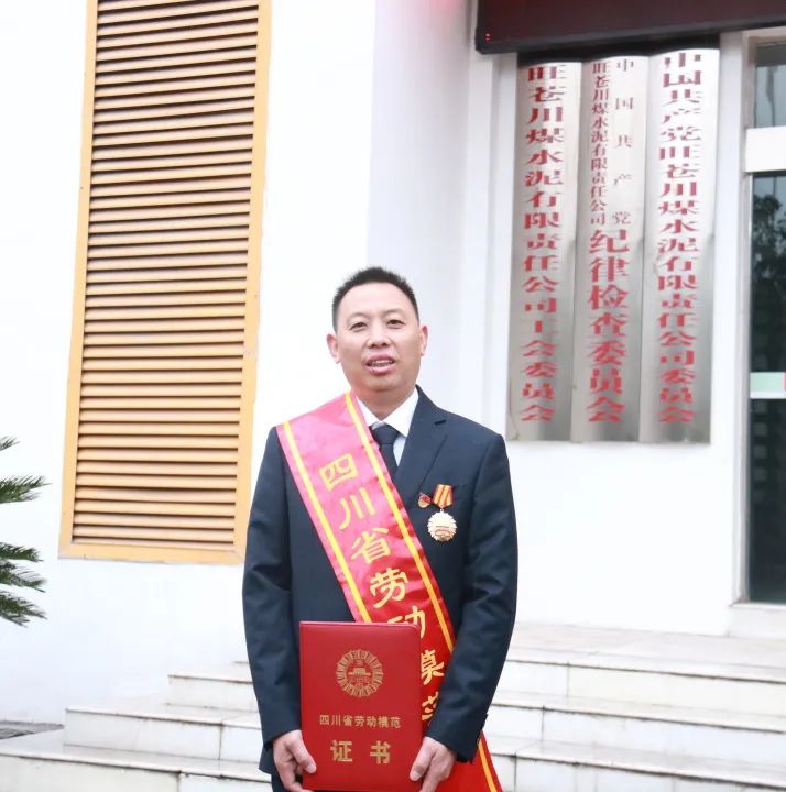  特殊十年·人物篇 | 与“水泥”结缘，，，他们这十年爆发了这些转变......_斗争有我_尊龙凯时集团有限公司 