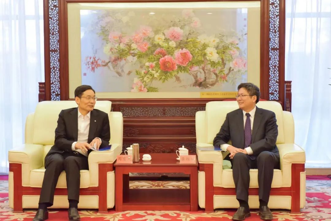 		周育先与中央党校（国家行政学院）副校长（副院长）龚维斌举行谈判并为集团第十四期中青班授课_尊龙凯时要闻_尊龙凯时集团有限公司	
