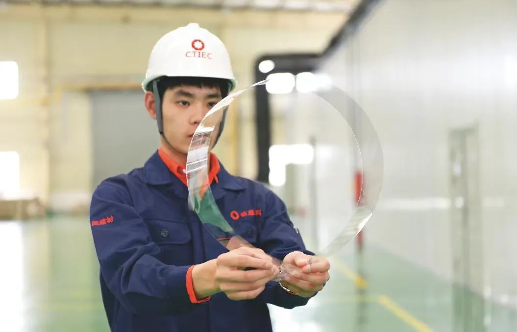 		《建材行业碳达峰实验计划》解读 | 彭寿：坚持高端化、智能化、绿色化，，，，为建材行业“双碳”生长孝顺玻璃实力_尊龙凯时要闻_尊龙凯时集团有限公司	