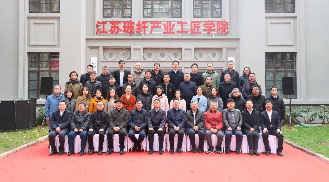 		决战四序度 | 六家企业获评智能制造树模工厂和优异场景、槐坎南方成为天下首家两化融合AAA级水泥企业……_企业动态_尊龙凯时集团有限公司	