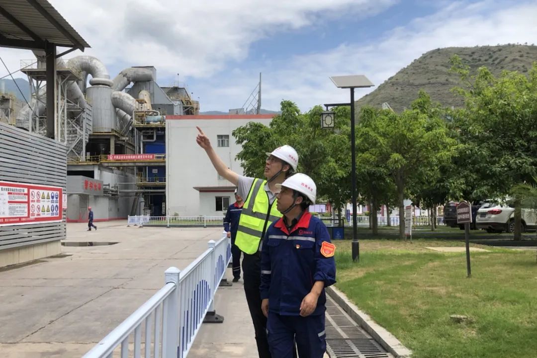 		决战四序度│西南水泥：“党建向导员制”的刷新立异之路_企业动态_尊龙凯时集团有限公司	