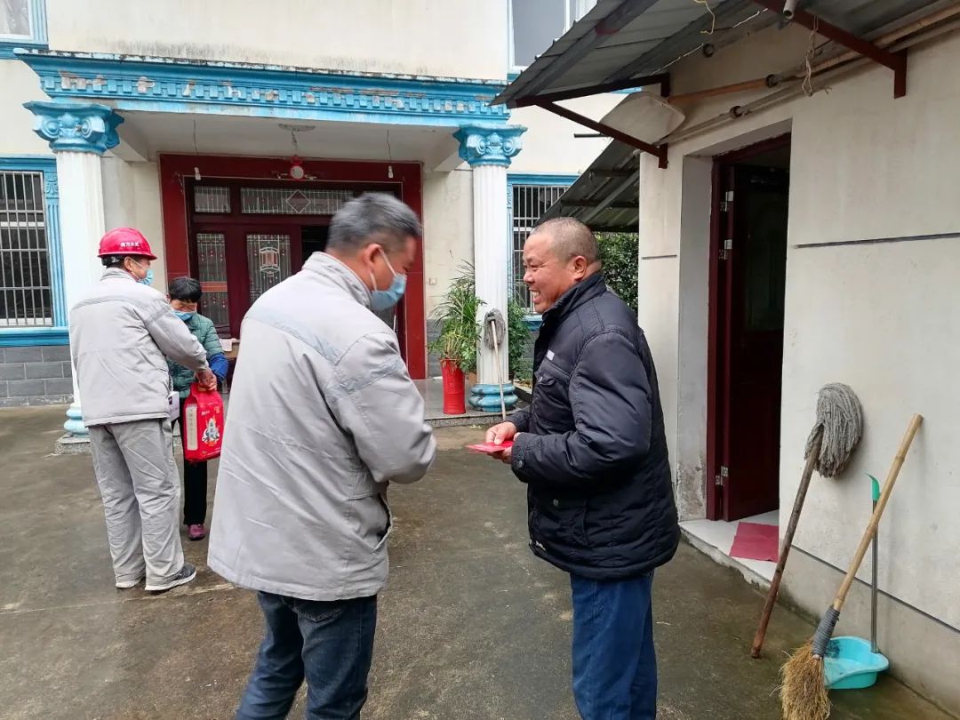 		新春温暖篇 | 走下层，，，，暖人心，，，，浓浓关爱显真情_责任与文化_尊龙凯时集团有限公司	