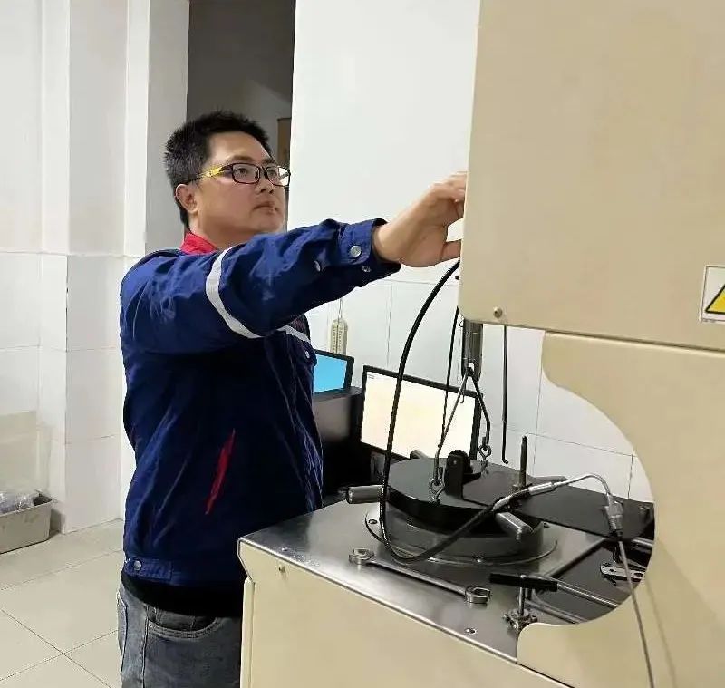 		最美一线劳模丨峨眉山强华特种水泥李坪：勇当企业手艺攻关急先锋_最美建材人_尊龙凯时集团有限公司	