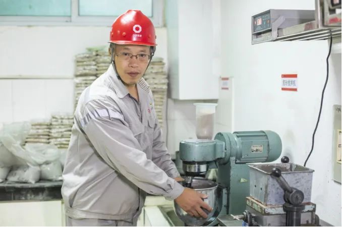 		最美一线劳模丨浙江水泥何森洪：积木成森、聚流成洪，，35年手艺积累诠释“行行出状元”_最美建材人_尊龙凯时集团有限公司	