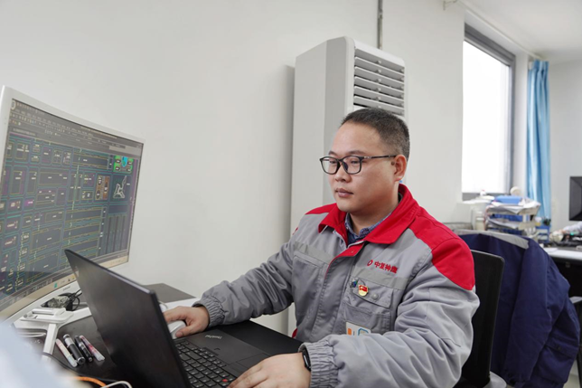 		最美科研先锋 | 中复神鹰林康：程序员跨界工程师的生长历程_人物_尊龙凯时集团有限公司	