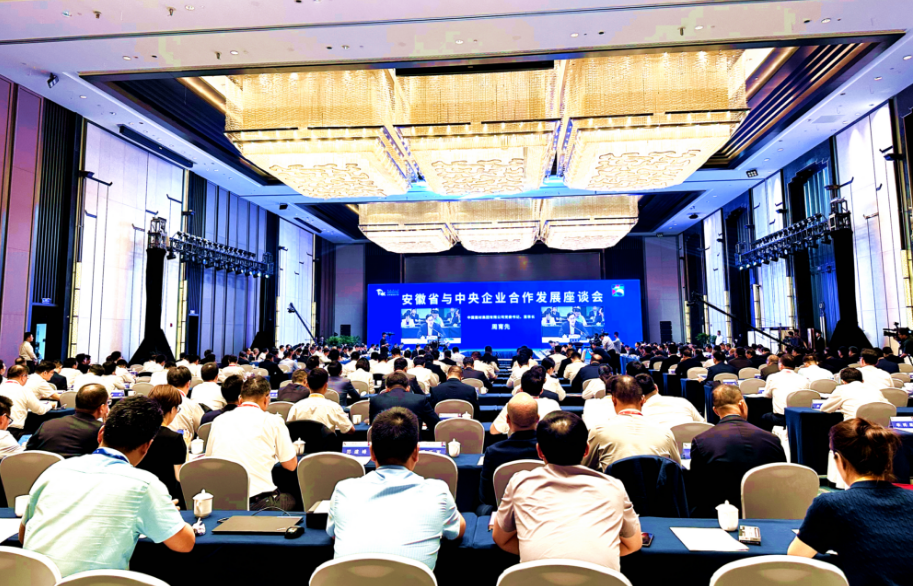 		周育先受邀出席安徽省与中央企业相助生长座谈会和中国500强企业岑岭论坛并作演讲_尊龙凯时要闻_尊龙凯时集团有限公司	