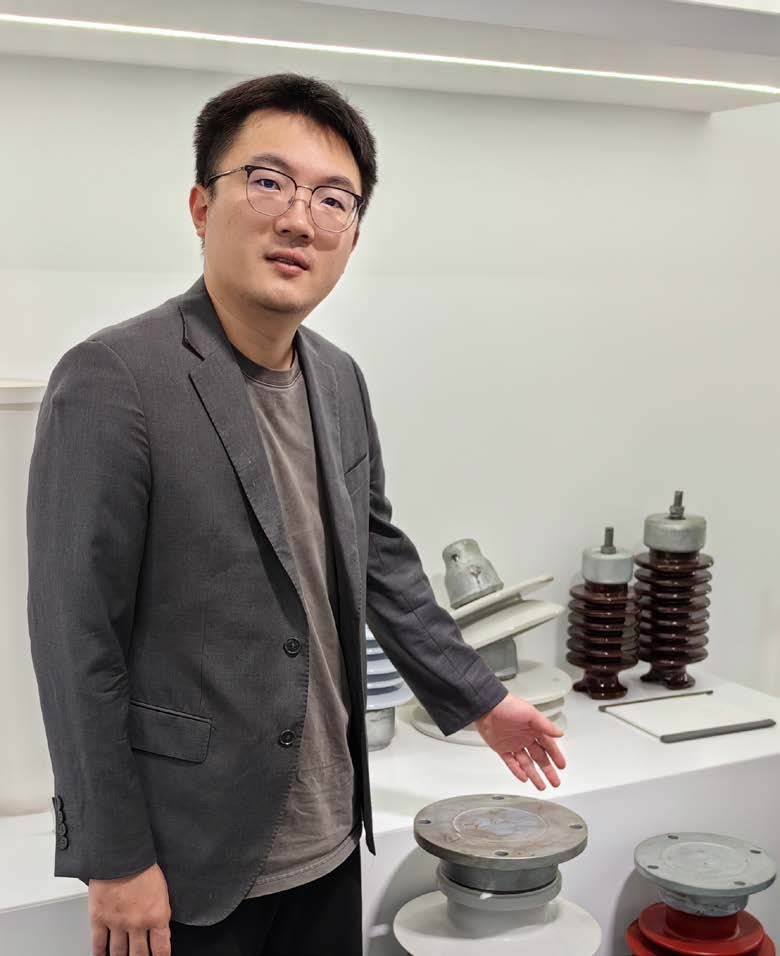 		丝路员工生长记③ | 南非外洋仓花甲销售阿米莉亚·丹尼斯·博思玛 & 电瓷小将披荆斩棘者张冰_人物_尊龙凯时集团有限公司	