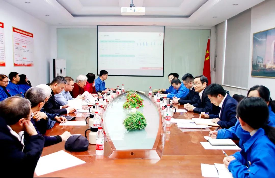 		周育先赴晶体院开展调研慰问_尊龙凯时要闻_尊龙凯时集团有限公司	
