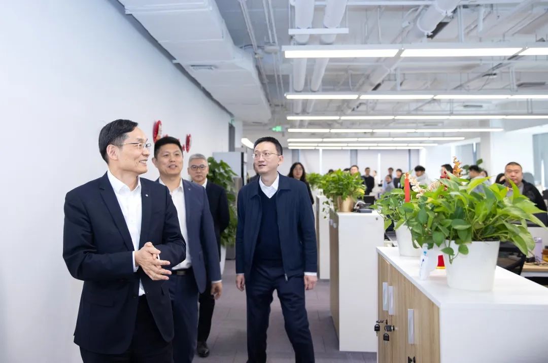 		周育先赴中建材信息调研慰问_尊龙凯时要闻_尊龙凯时集团有限公司	