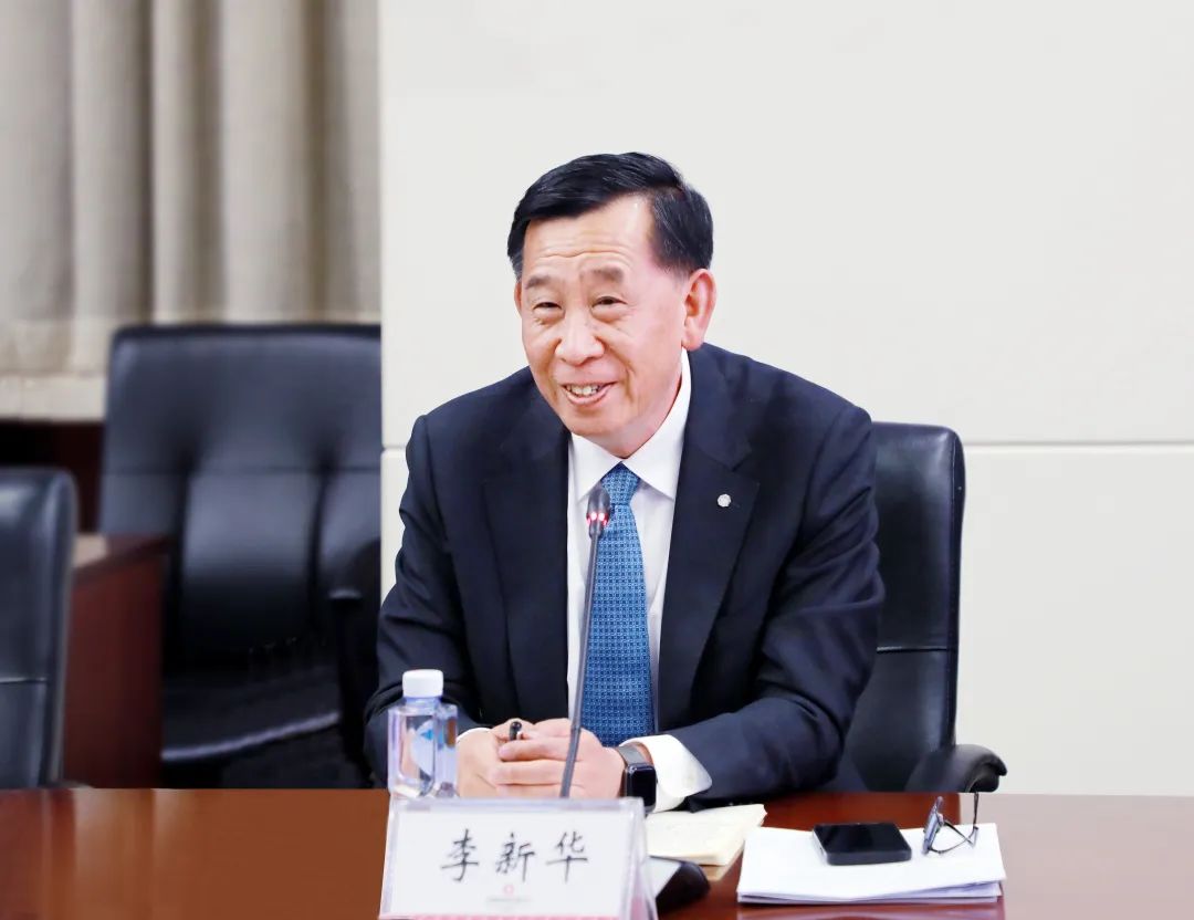 		李新华出席中材建设区域中心汇报会并会见2023年度优异外籍员工_尊龙凯时要闻_尊龙凯时集团有限公司	