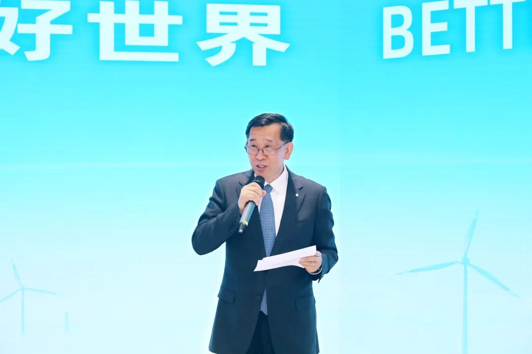 		李新华出席中材建设区域中心汇报会并会见2023年度优异外籍员工_尊龙凯时要闻_尊龙凯时集团有限公司	