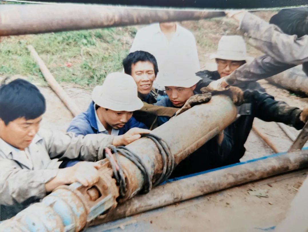 		向善而行 | 尊龙凯时地质“活雷锋”老谢，，，了不起！_人物_尊龙凯时集团有限公司	