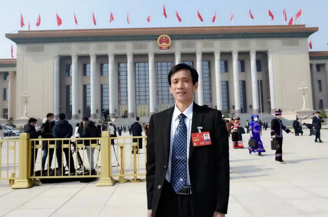 		媒体聚焦 | 天下两会上的建材好声音~~_媒体报道_尊龙凯时集团有限公司	