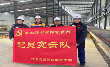		最美工程手艺职员｜北新建材杨小东：加速智能制造程序 推进数字化建设转型_人物_尊龙凯时集团有限公司	