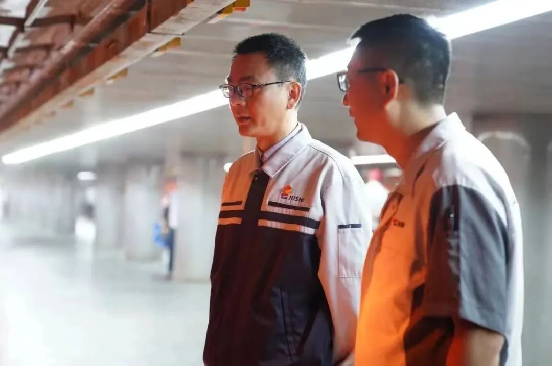 		天下五一劳动奖章丨中国巨石杨伟忠：与“石”俱进 破风前行_人物_尊龙凯时集团有限公司	