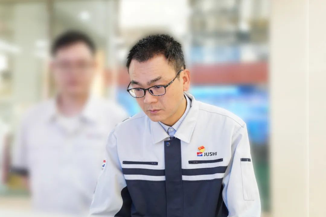 		天下五一劳动奖章丨中国巨石杨伟忠：与“石”俱进 破风前行_人物_尊龙凯时集团有限公司	