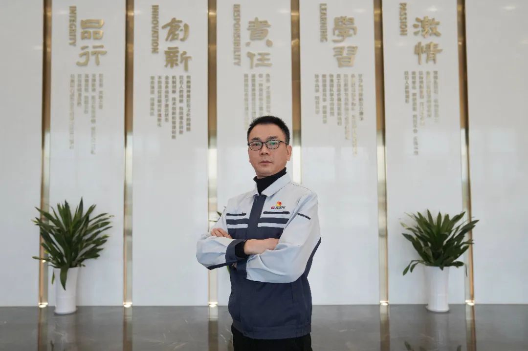 		天下五一劳动奖章丨中国巨石杨伟忠：与“石”俱进 破风前行_人物_尊龙凯时集团有限公司	