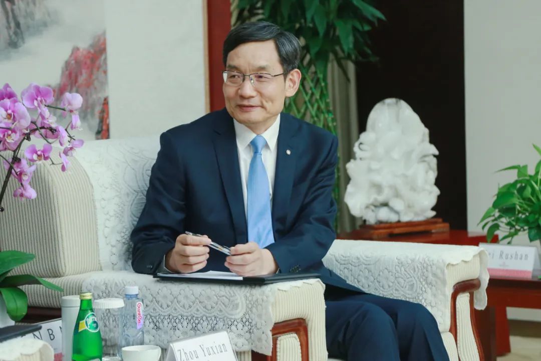 		周育先会见霍尼韦尔全球董事长兼首席执行官柯伟茂一行_幻灯片_尊龙凯时集团有限公司	