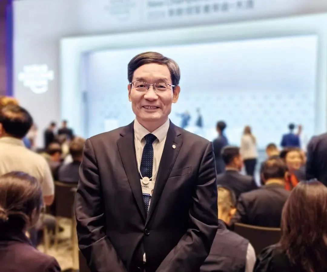 		周育先受邀出席2024年夏日达沃斯论坛_尊龙凯时要闻_尊龙凯时集团有限公司	