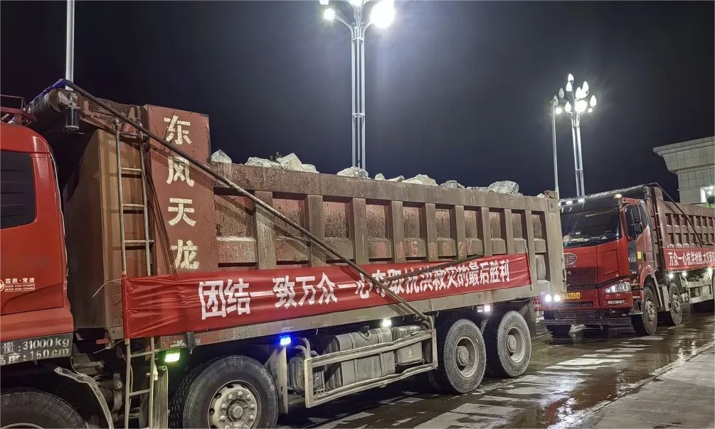		 酣战洞庭湖！尊龙凯时集团紧迫驰援湖南华容县决口抢险 _责任与文化_尊龙凯时集团有限公司	