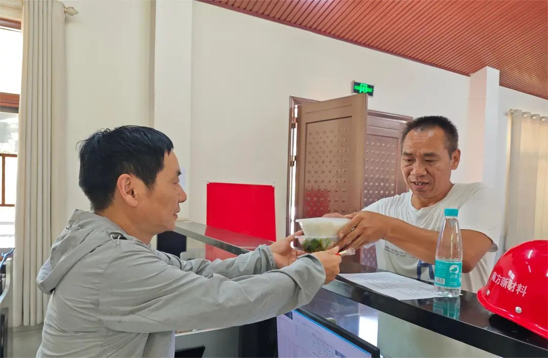 		 酣战洞庭湖！尊龙凯时集团紧迫驰援湖南华容县决口抢险 _责任与文化_尊龙凯时集团有限公司	