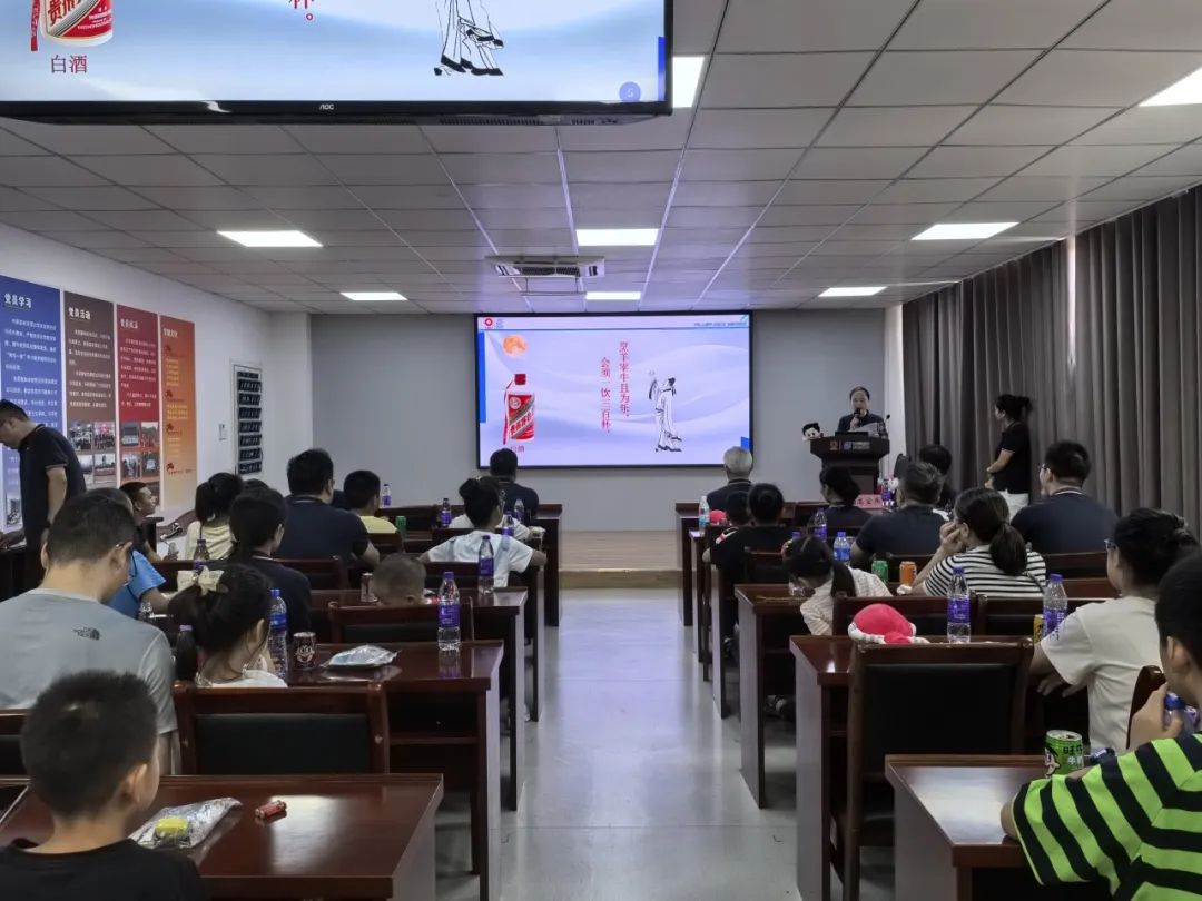 		 善用资源开放日 | 外洋工厂跳起汉服舞、先进无人装车很智能、开学第一课……超有料！ _企业动态_尊龙凯时集团有限公司	