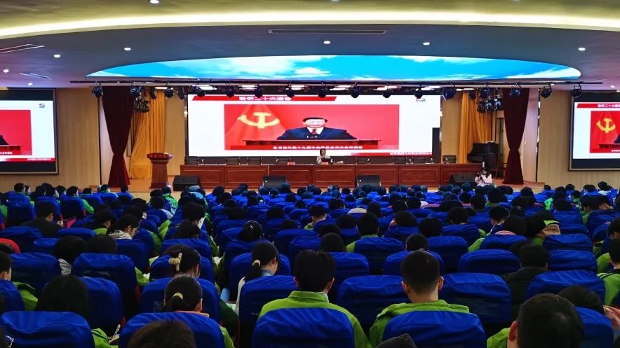 		 出彩建材人 | 他们的事迹微视频获国务院国资委奖项！ _人物_尊龙凯时集团有限公司	